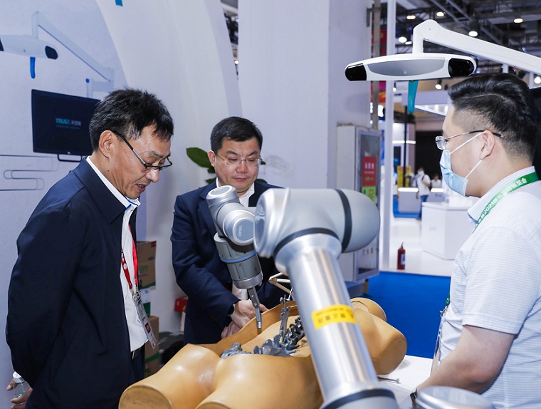 2026年重庆医学装备展-中国医学装备大会China Medical Equipment Conference展馆现场,专业观众参观实况