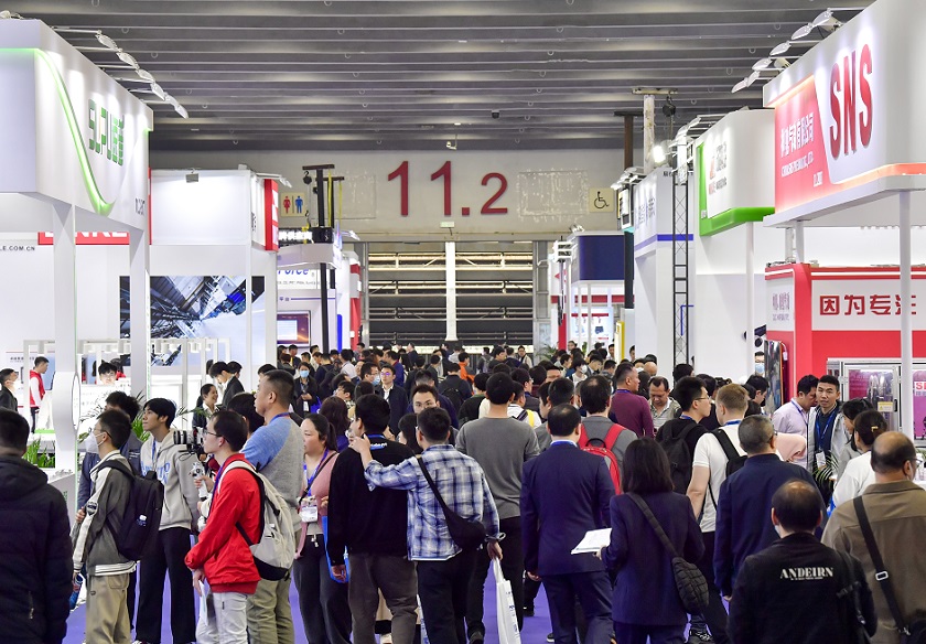 2027年深圳国际智能生产解决方案展览会SPS参展商与海外采购商展台洽谈现场