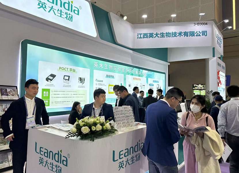 2026年中国国际检验医学暨输血仪器试剂展览会CACLP展馆现场，专业观众参观实况