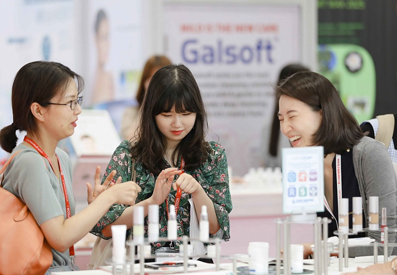 2027年韩国国际化妆品原料展览会In-Cosmetics Korea行业机械设备展品展台实拍
