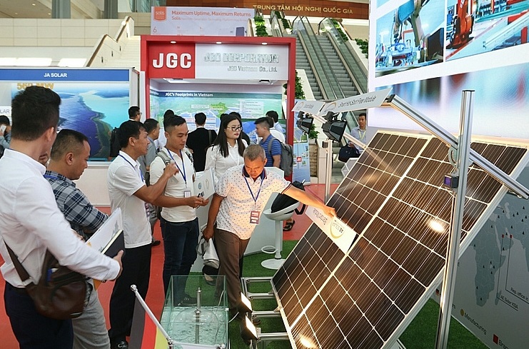 2027年越南胡志明太阳能、储能展览会The Solar Show Vietnam参展商与海外采购商展台洽谈现场