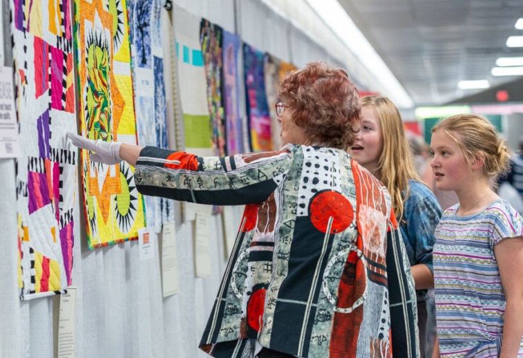 2026年美国休斯敦缝制品展览会Quilt Festival Houston展馆现场,专业观众参观实况