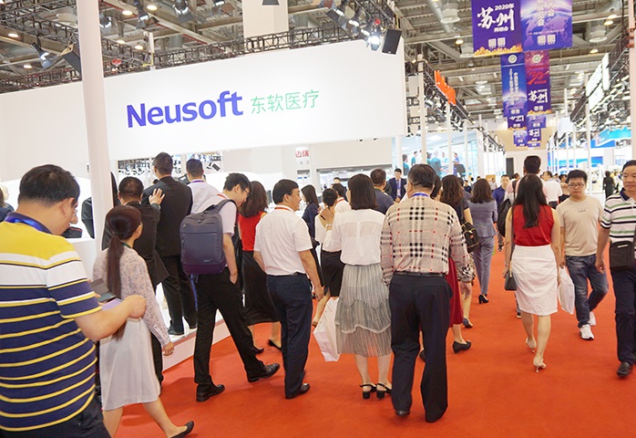 2026年重庆医学装备展-中国医学装备大会China Medical Equipment Conference参展商与海外采购商展台洽谈现场