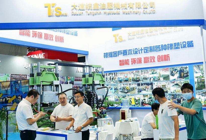 2027年青岛国际工业自动化技术及装备展览会IAIE展馆现场,专业观众参观实况