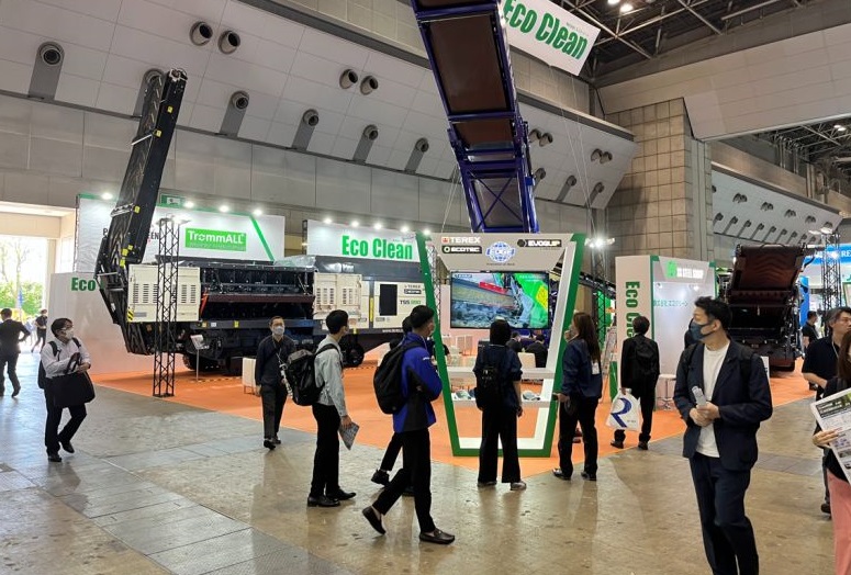 2027年日本东京环保展览会N-EXPONEW展馆现场,专业观众参观实况