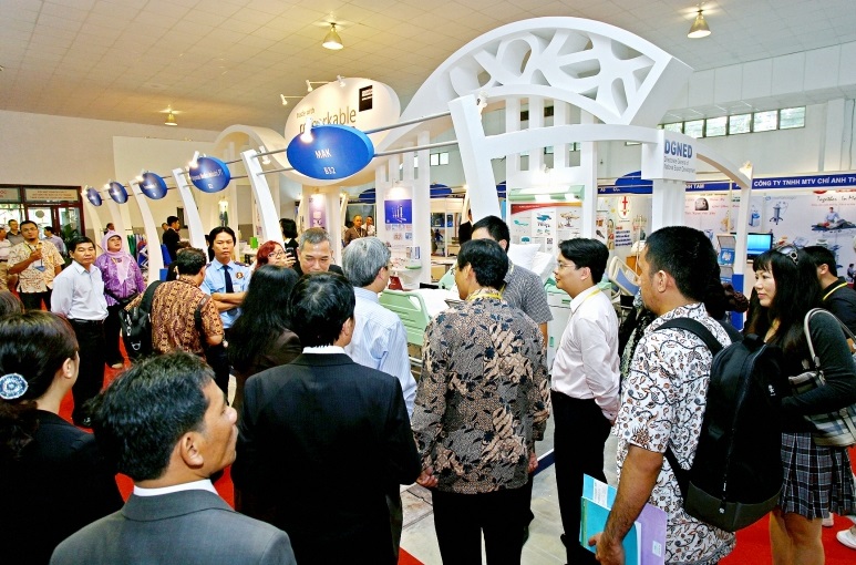 2027年柬埔寨医疗医药制药展览会Cambodia Phar-Med Expo展馆现场，专业观众参观实况