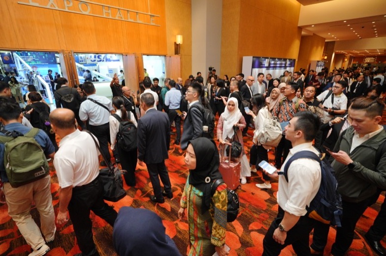 2026年新加坡医疗器械设备、医院用品展览会Medical Fair Asia参展商与海外采购商展台洽谈现场