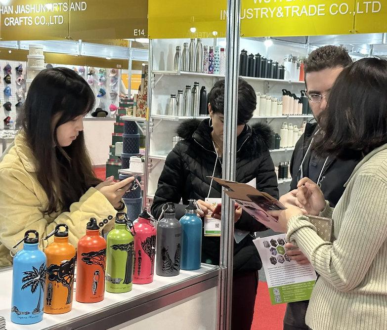2027年巴西圣保罗家庭用品礼品展览会Home Show Brazil参展商与海外采购商展台洽谈现场