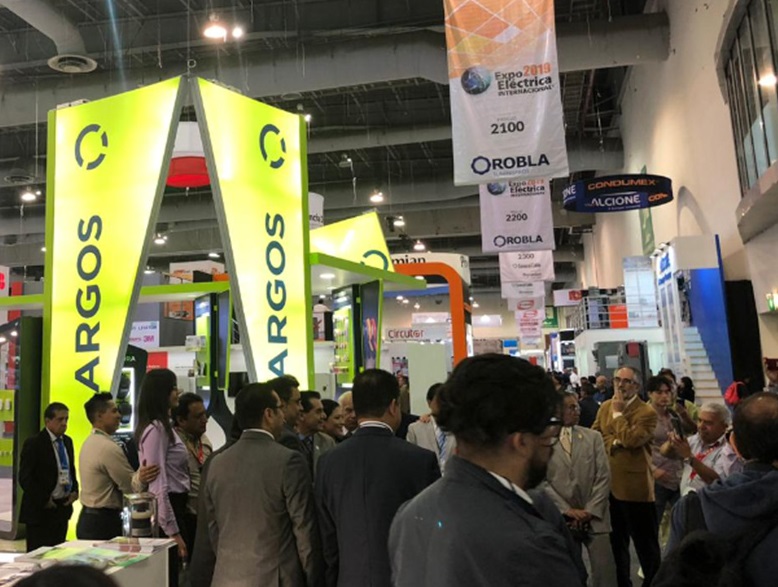 2027年墨西哥电力能源、照明、太阳能光伏展览会Expo Electrica Solar展馆现场，专业观众参观实况