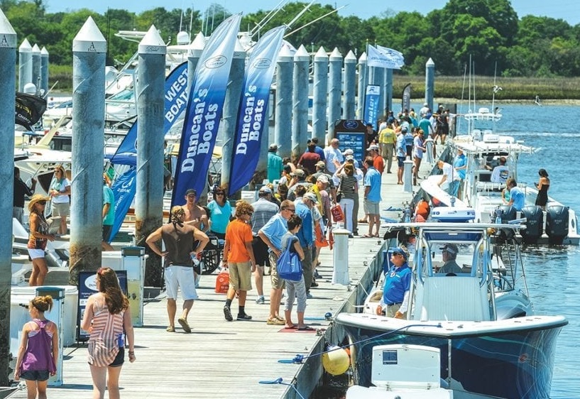 2027年德国汉堡游艇展览会In-Water boat show展馆现场，专业观众参观实况