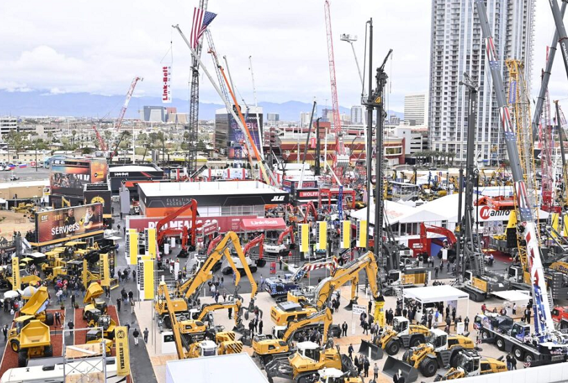 2029年美国拉斯维加斯工程机械展览会CONEXPO-CON AGG展馆现场,专业观众参观实况