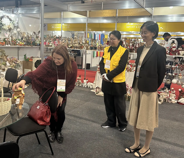 2027年巴西圣保罗家庭用品礼品展览会Home Show Brazil展馆现场，专业观众参观实况