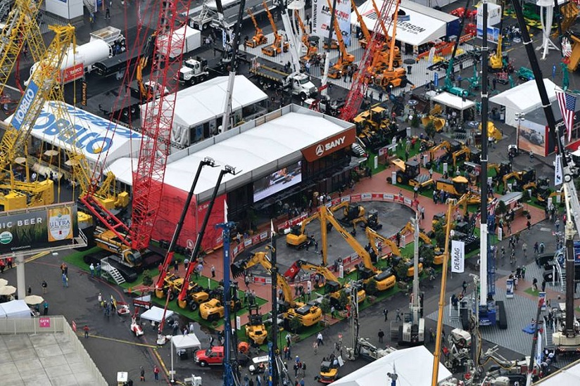 2029年美国拉斯维加斯工程机械展览会CONEXPO-CON AGG参展商与海外采购商展台洽谈现场