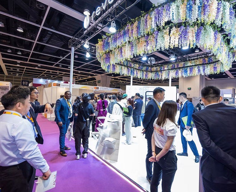 2027年香港亚洲银发康护养生展ASEAsia Senior Expo 参展商与海外采购商展台洽谈现场