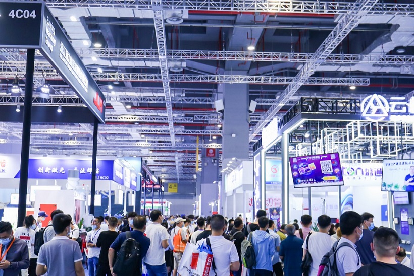 2027年上海国际AGV小车与智能仓储展览会AGV CHINA参展商与海外采购商展台洽谈现场