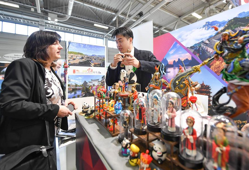 2027年德国国际旅游交易会-柏林旅游展ITB Berlin参展商与海外采购商展台洽谈现场