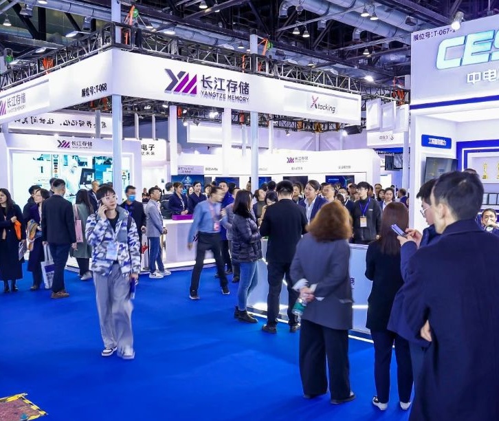 2027年中国(合肥)国际半导体与集成电路产业展览会CICE参展商与海外采购商展台洽谈现场