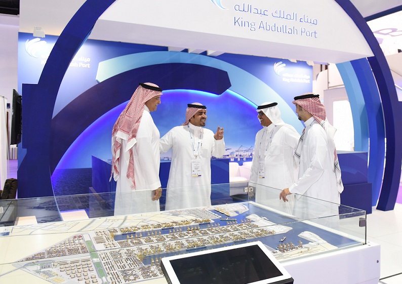 2027年中东阿联酋迪拜海事物流展览会SMLMESeatrade Maritime Logistics Middle East展馆现场,专业观众参观实况