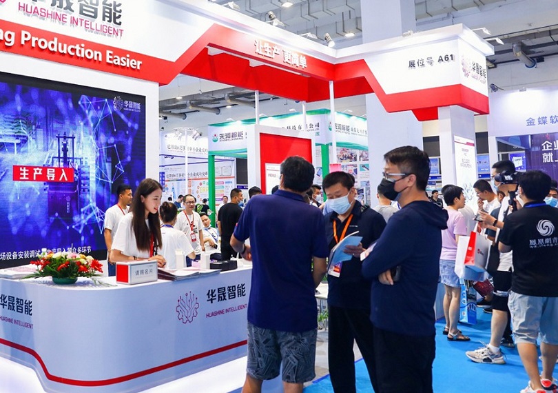 2027年青岛国际动力传动与控制技术展览会PTCE参展商与海外采购商展台洽谈现场