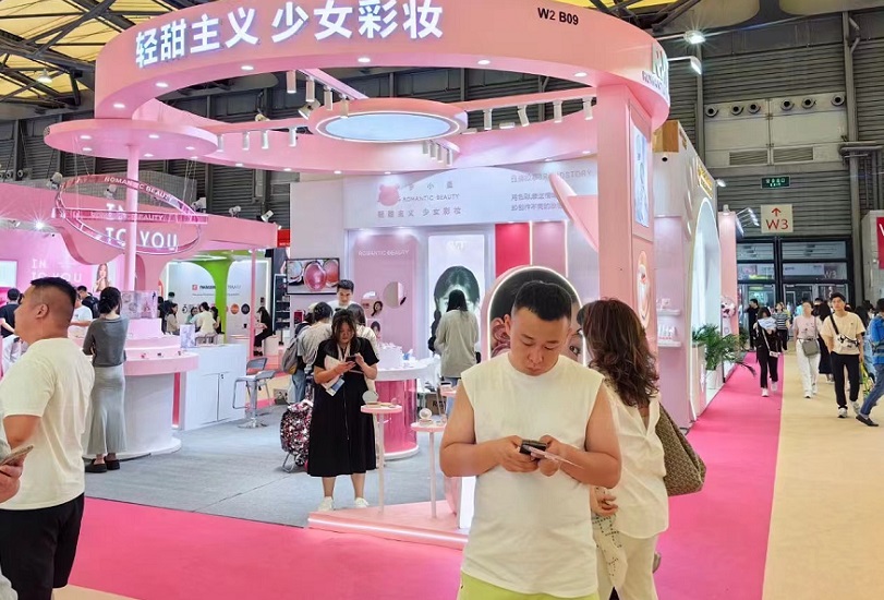 2027年中国美容博览会-上海美博会CBEChina Beauty Expo展馆现场,专业观众参观实况
