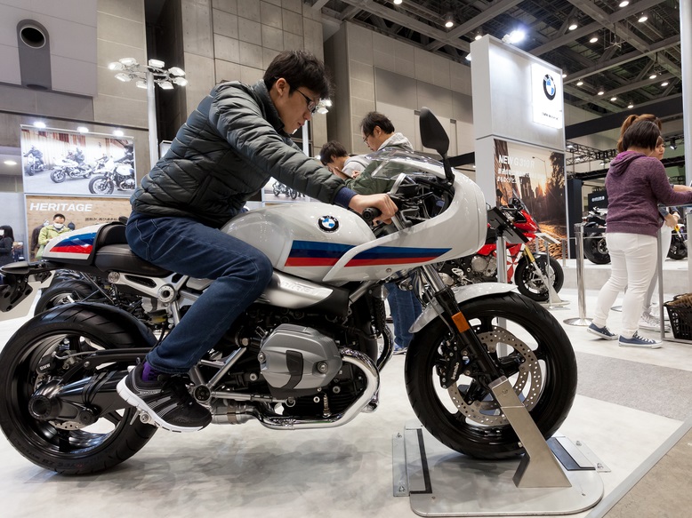 2027年日本东京摩托车展览会Tokyo Motorcycle Show参展商与海外采购商展台洽谈现场