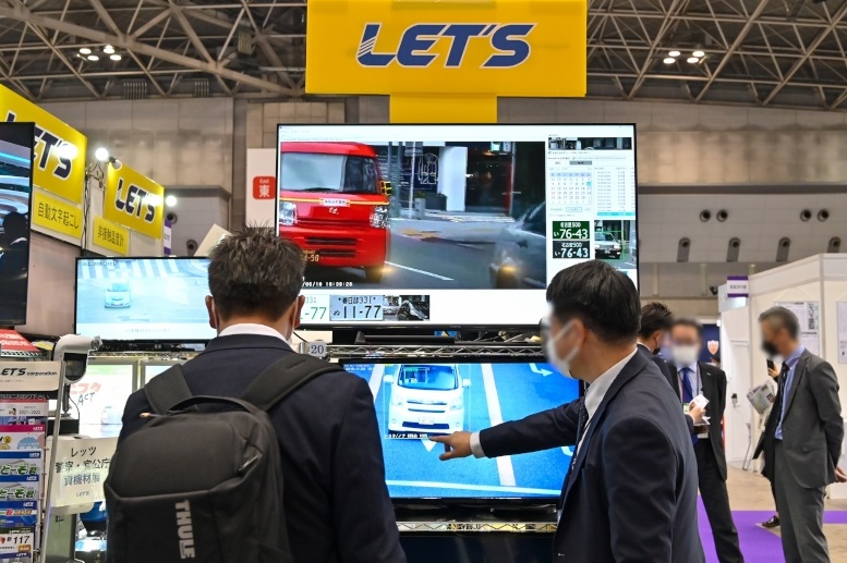 2026年日本大阪安防展览会SECURITY SHOW展馆现场,专业观众参观实况