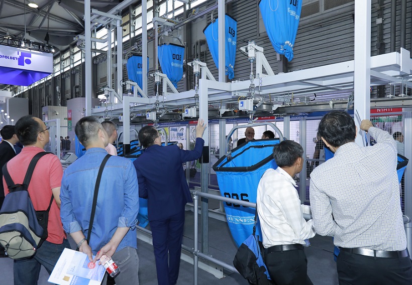 2028年德国法兰克福纺织品处理、洗涤展览会Texcare International参展商与海外采购商展台洽谈现场
