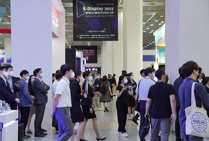 2027年韩国首尔显示产业展览会K-Display参展商与海外采购商展台洽谈现场