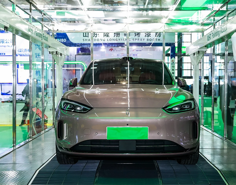 2026年上海法兰克福汽配展览会Automechanika Shanghai参展商与海外采购商展台洽谈现场