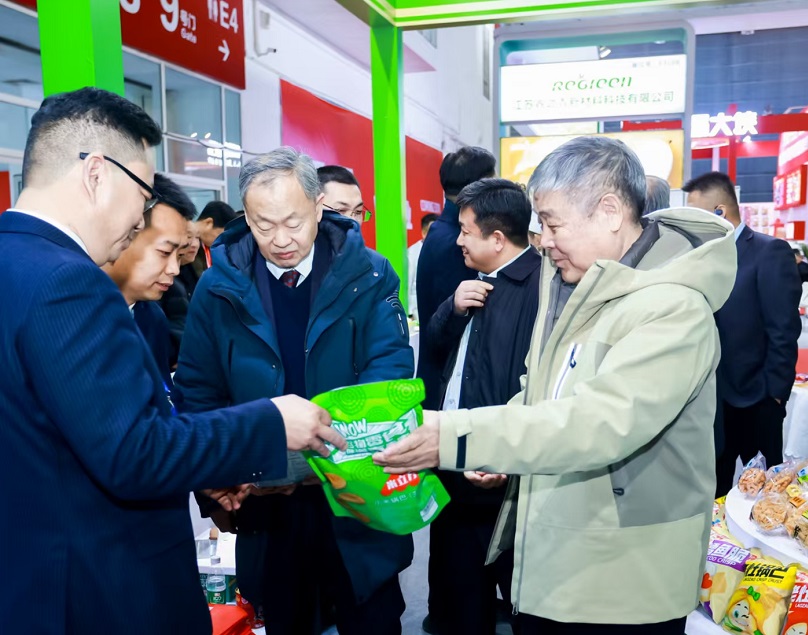 2027年北京亚洲酒店及餐饮业博览会HCSA参展商与海外采购商展台洽谈现场