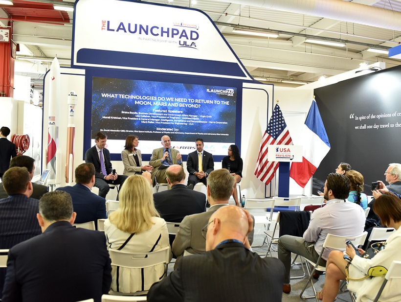 2027年法国巴黎航空航天展览会PARIS AIR SHOW参展商与海外采购商展台洽谈现场