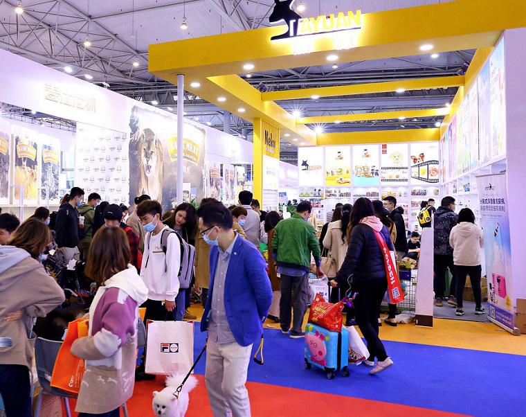 2026年成都宠物博览会-成都国际宠物展TOPS参展商与海外采购商展台洽谈现场