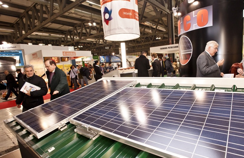 2027年肯尼亚内罗毕太阳能光伏展览会SOLAR AFRICA展馆现场,专业观众参观实况