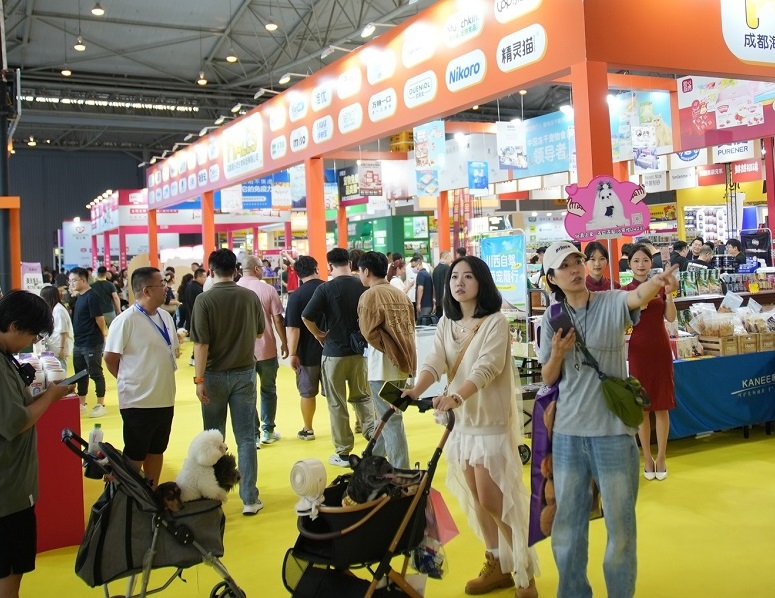 2026年成都宠物博览会-成都国际宠物展TOPS展馆现场，专业观众参观实况