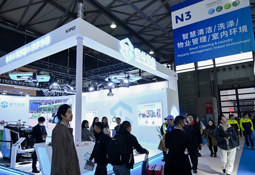 2027年上海国际清洁技术与设备博览会CCE展馆现场,专业观众参观实况