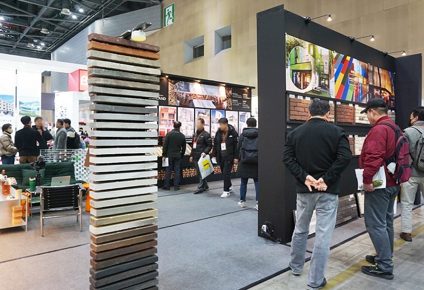 2027年韩国首尔建筑建材展览会KOREA BUILD WEEK展馆现场，专业观众参观实况