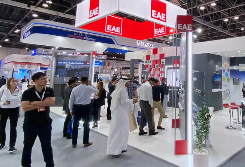 2027年中东迪拜太阳能光伏展览会InterSolar Middle East展馆现场，专业观众参观实况