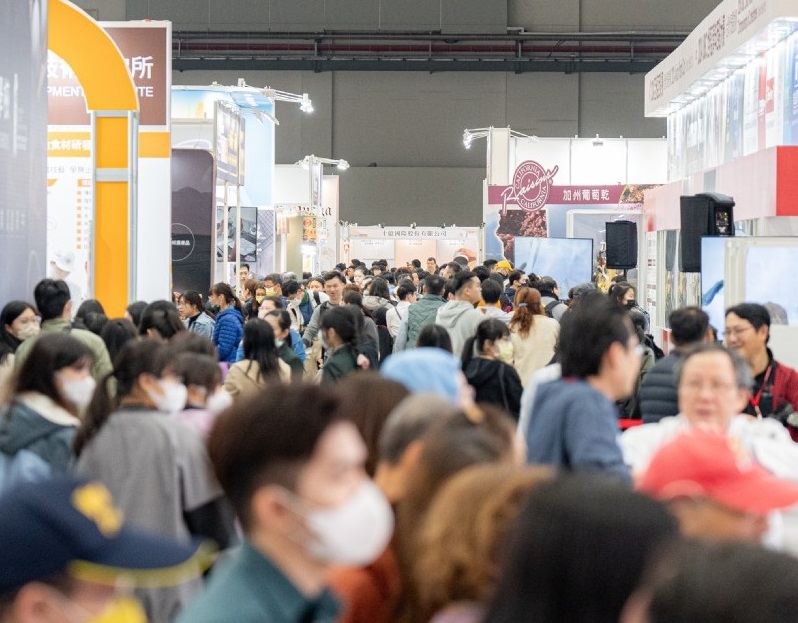 2027年台湾烘焙展览会TIBS参展商与海外采购商展台洽谈现场