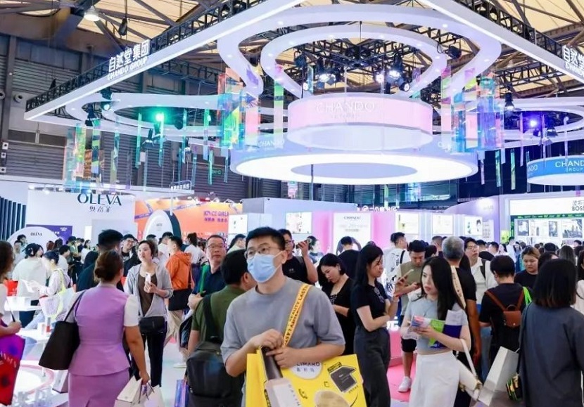 2027年中国美容博览会-上海美博会CBEChina Beauty Expo展馆现场,专业观众参观实况