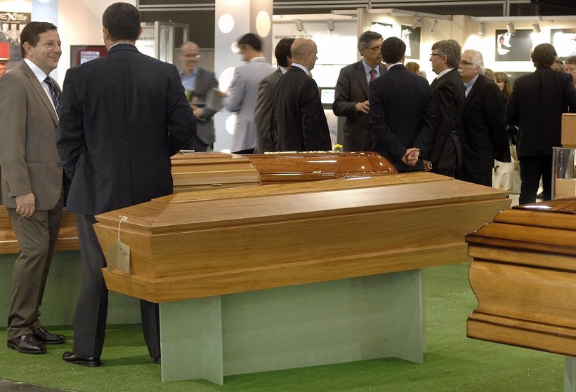 2027年西班牙瓦伦西亚殡仪殡葬展览会Funermostra参展商与海外采购商展台洽谈现场