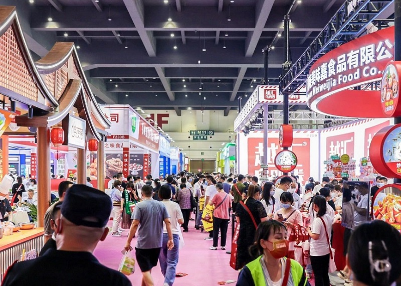 2026年成都火锅展-成都火锅食材用品展CHINA HOTPOT EXHIBITION参展商与海外采购商展台洽谈现场
