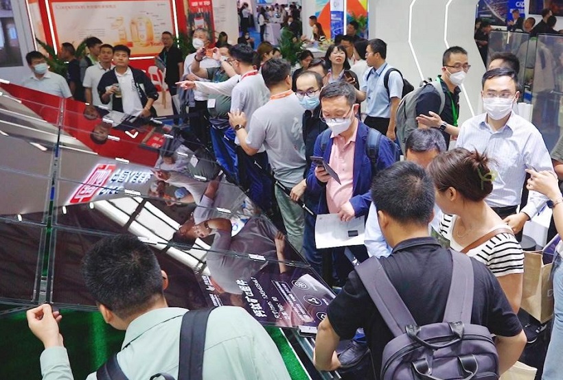 2027年上海国际储能及电池技术装备展览会SNEC ES参展商与海外采购商展台洽谈现场
