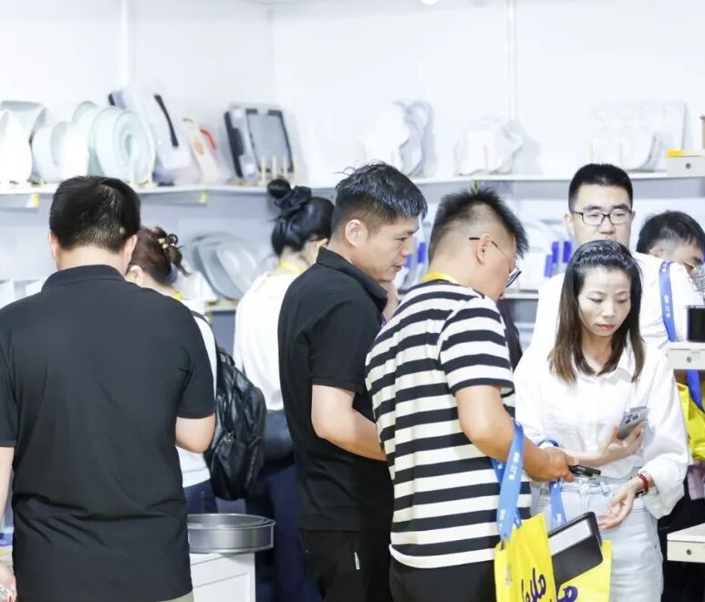 2027年中国(宁波)中小工厂展览会Factory Fair展馆现场,专业观众参观实况
