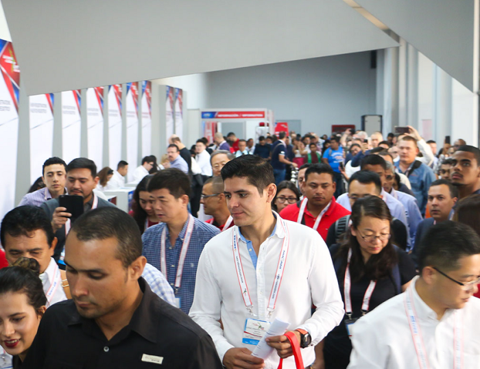 2027年巴拿马轮胎展览会Latin Tyre Expo展馆现场，专业观众参观实况