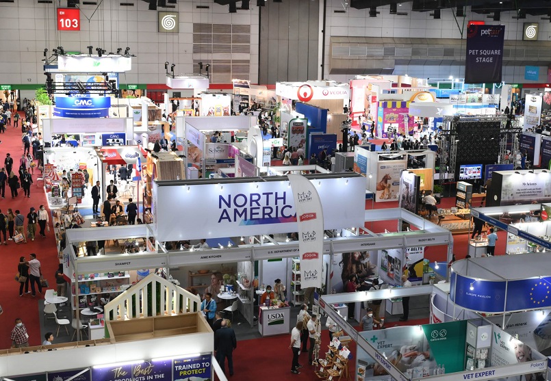 2027年越南宠物用品展览会PET FAIR VIETNAM参展商与海外采购商展台洽谈现场