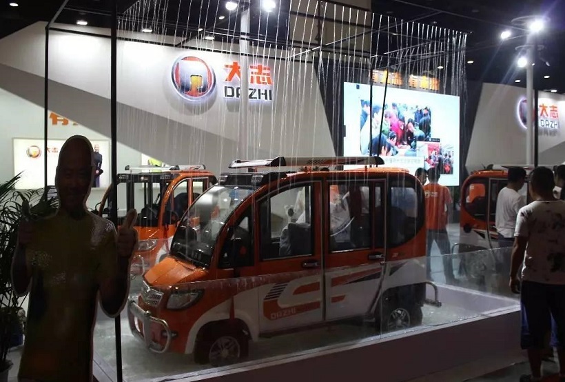 2026年郑州电动车、自行车及新能源汽车展Zhengzhou Electric Car Show展馆现场，专业观众参观实况