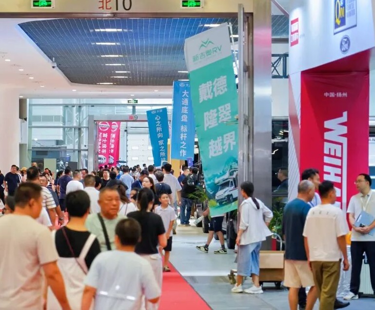 2026年上海国际房车展 x改装秀RV SHOW参展商与海外采购商展台洽谈现场