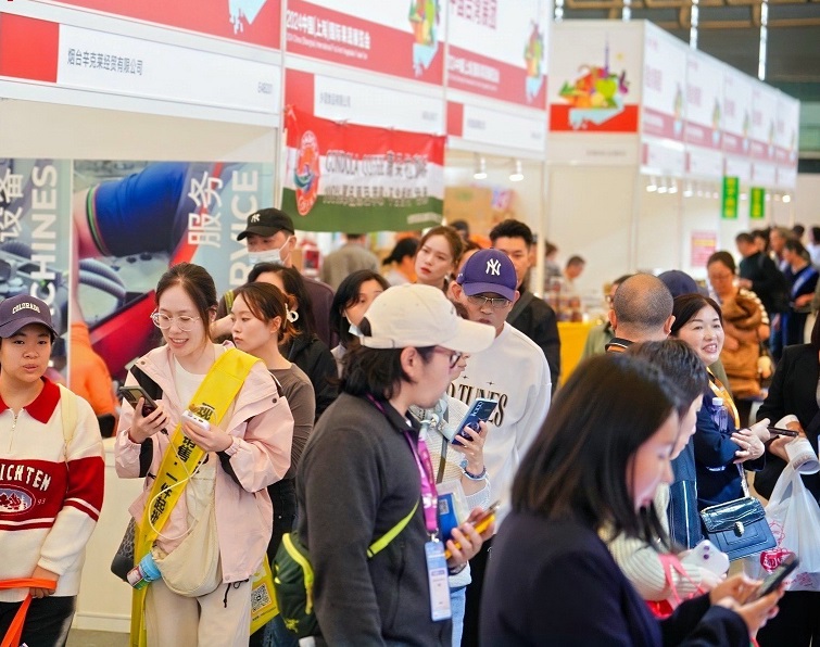 2026年上海国际果蔬展-亚洲果蔬博览会-万果会Asia Fresh参展商与海外采购商展台洽谈现场