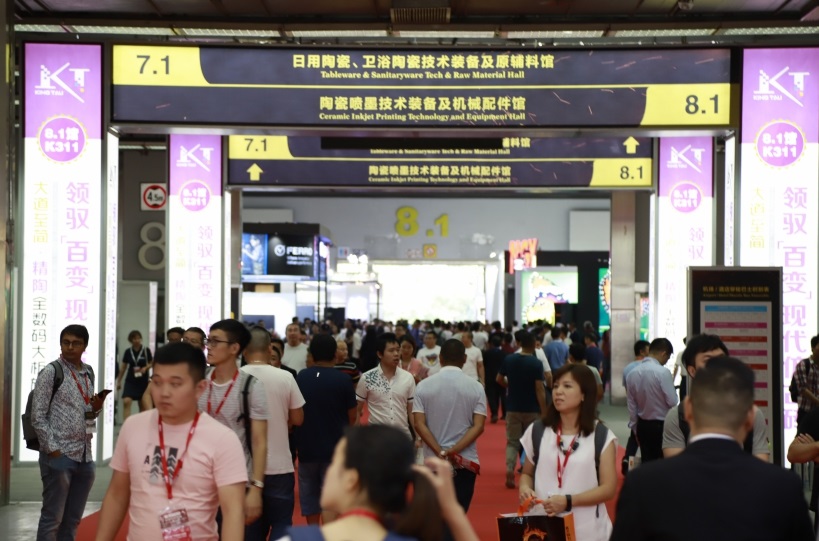 2027年中国国际陶瓷工业展-广州陶瓷工业展Ceramics China参展商与海外采购商展台洽谈现场