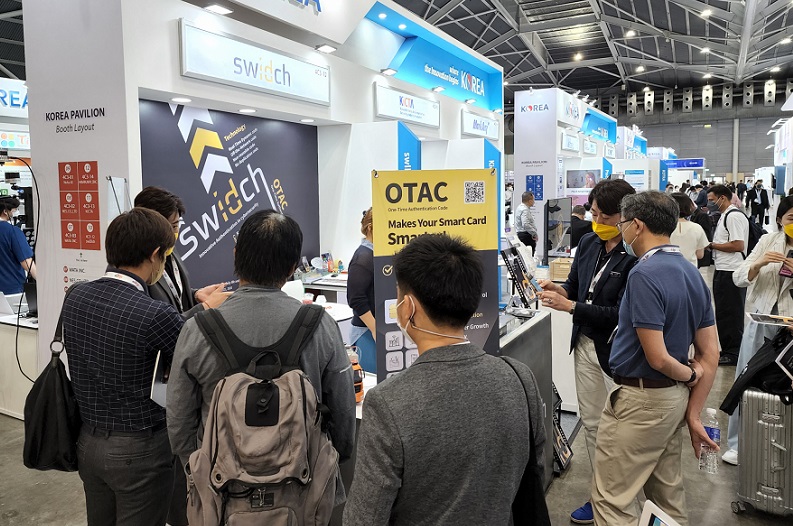 2027年新加坡科技展-新加坡人工智能峰会ATxSGAsia Tech x Singapore展馆现场,专业观众参观实况
